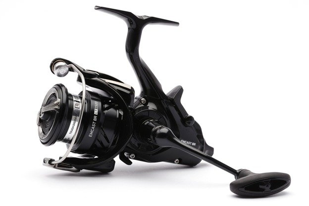 KOŁOWROTEK DAIWA EMCAST BR LT 2500