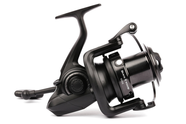 KOŁOWROTEK DAIWA BLACK WIDOW 5500A