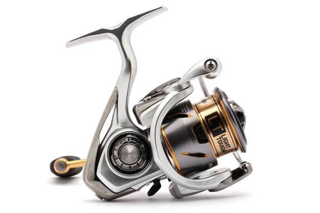 KOŁOWROTEK DAIWA 21 FREAMS LT 2000S