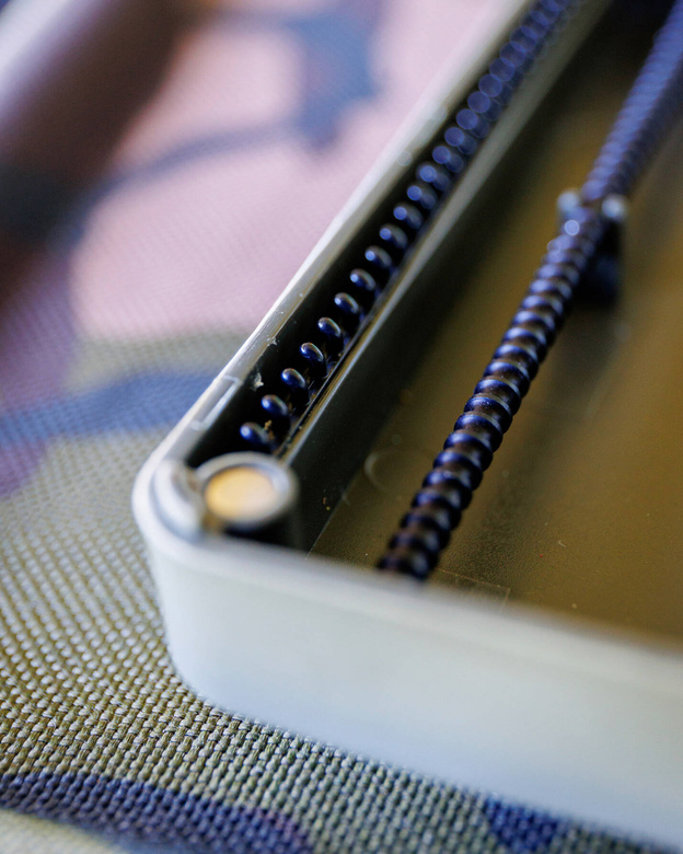 PIÓRNIK NA PRZYPONY FOX EDGES MEDIUM RIG BOX 27x13x3,5cm