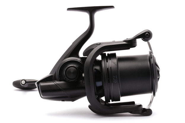 KOŁOWROTEK DAIWA BASIA 45 SCW QD