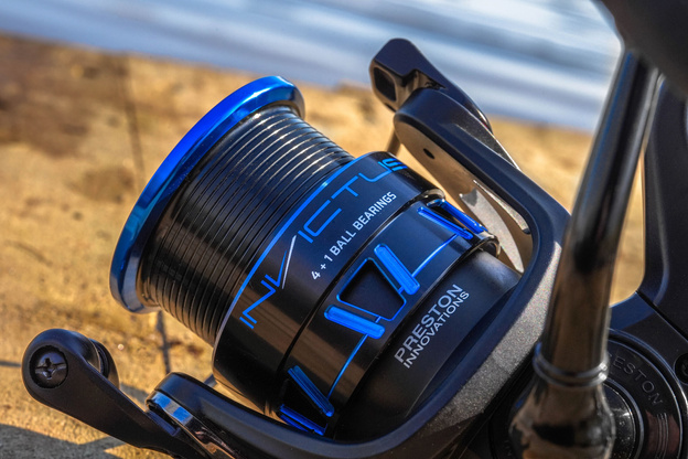 KOŁOWROTEK PRESTON INVICTUS 320