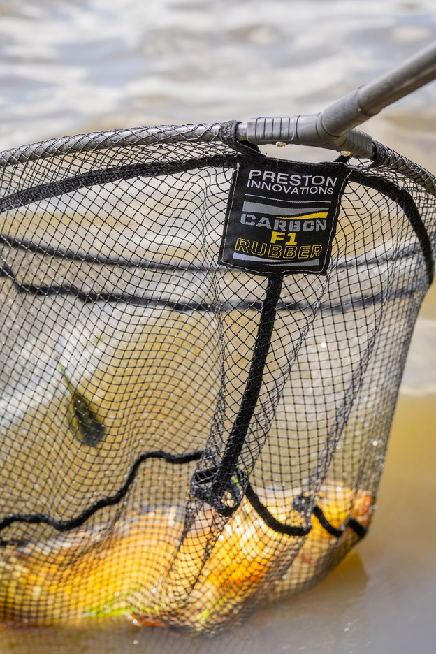 KOSZ PODBIERAKA PRESTON CARBON F1 LATEX 40cm