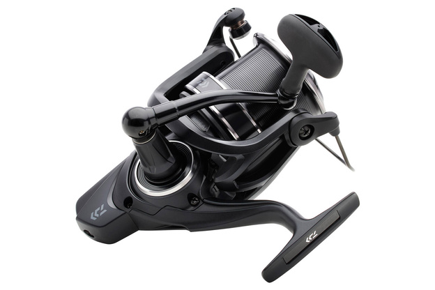 KOŁOWROTEK DAIWA 23 EMBLEM 35 SCW QD