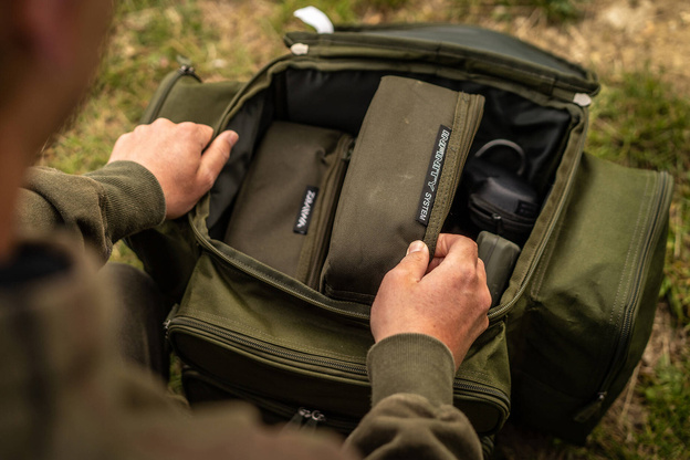 PLECAK DAIWA BLACK WIDOW COMPACT - 52x32x35cm