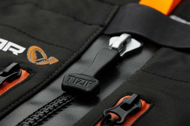 SPODNIOBUTY ZE SKARPETAMI SAVAGE GEAR SG8 CHEST ZIP