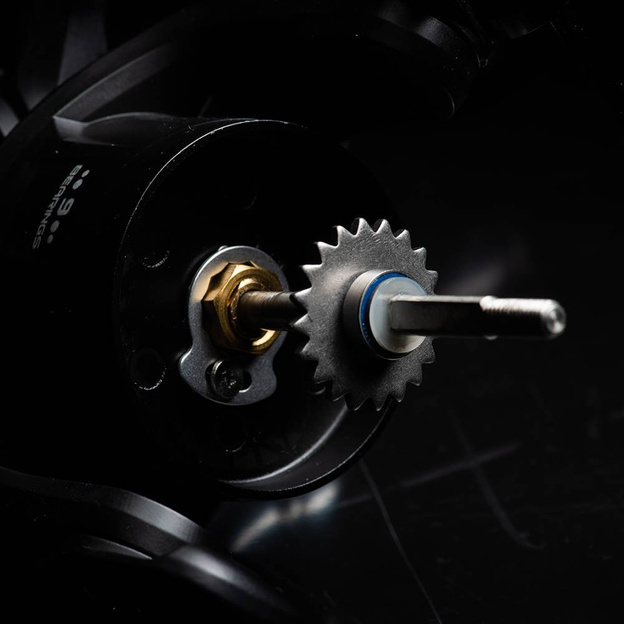 KOŁOWROTEK SAVAGE GEAR SGS8 4000