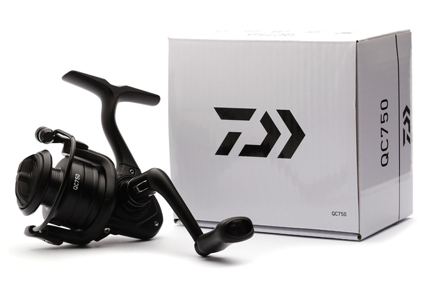 KOŁOWROTEK DAIWA QC 750