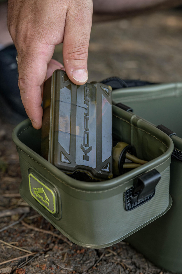 TORBA NA PRZYNĘTY I AKCESORIA KORUM EVA SOLID BAIT 28x18x16 cm