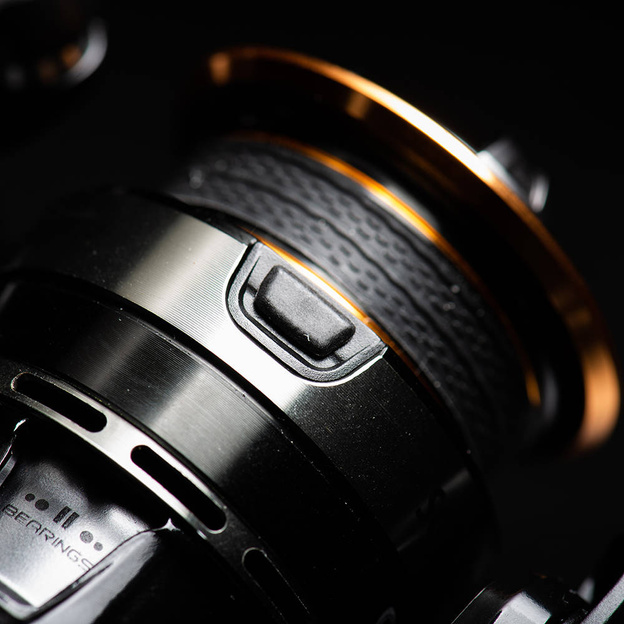 KOŁOWROTEK SG8 2500H - SAVAGE GEAR