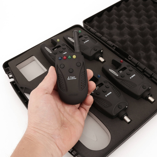 ZESTAW SYGNALIZATORÓW Z CENTRALKĄ CORMORAN F-4000 4+1