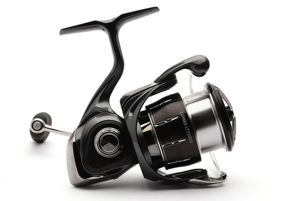 KOŁOWROTEK DAIWA 24 LUVIAS LT 2500S