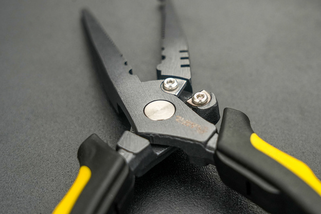 SZCZYPCE Z ROZWIERACZEM KÓŁEK ŁĄCZNIKOWYCH BLACK CAT 18cm