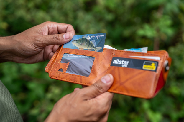 KLASYCZNY PORTFEL Z MOTYWEM WĘDKARSKIM KORUM BARBEL