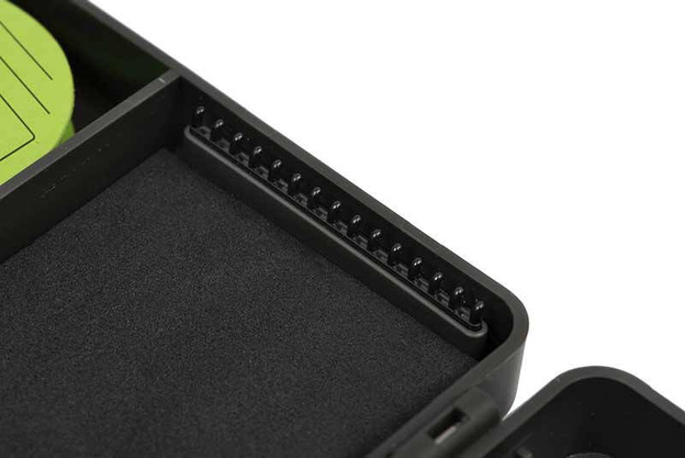 PIÓRNIK NA PRZYPONY FOX EDGES LARGE AND DISC BOX 35,5x13x3,5cm