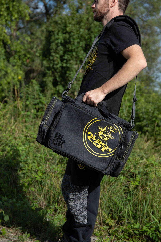 TORBA WĘDKARSKA BLACK CAT BLCK MEDIUM 50x28x30 cm