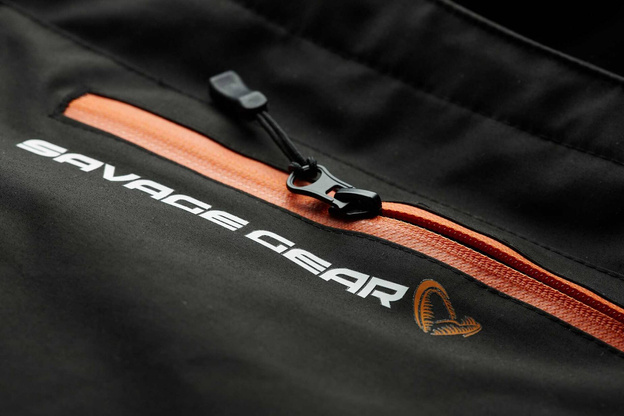 SPODNIOBUTY ZE SKARPETAMI SAVAGE GEAR SG8 CHEST