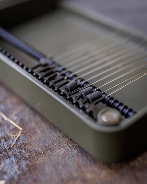 PIÓRNIK NA PRZYPONY FOX EDGES MEDIUM RIG BOX 27x13x3,5cm