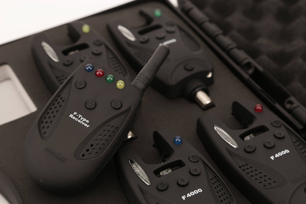 ZESTAW SYGNALIZATORÓW Z CENTRALKĄ CORMORAN F-4000 4+1