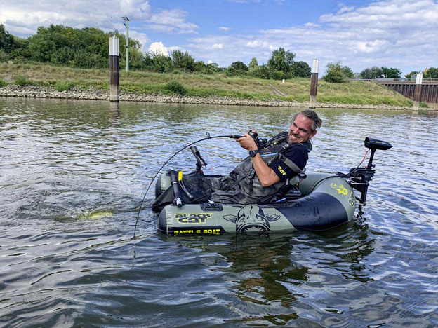 SILNIK ZABURTOWY BLACK CAT BATTLE CAT 2400