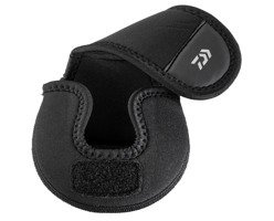 15802-025 - DAIWA NEOPRENOWY POKROWIEC NA MULTIPLIKATOR 12x12,5