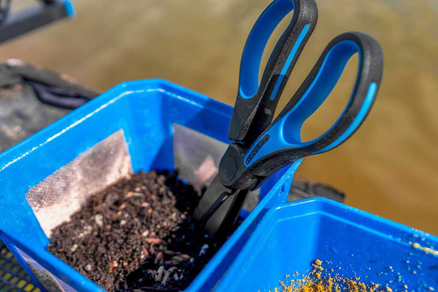 NOŻYCZKI DO CIĘCIA ROBAKÓW PRESTON WORM SCISSORS