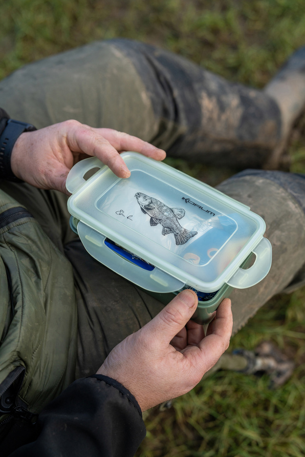 PUDEŁKO LUNCH BOX Z MOTYWEM WĘDKARSKIM KORUM TENCH