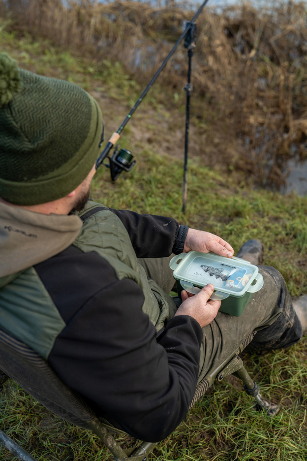 PUDEŁKO LUNCH BOX Z MOTYWEM WĘDKARSKIM KORUM TENCH