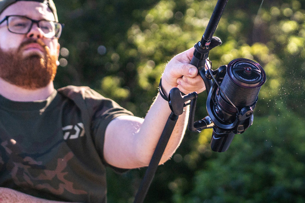 KOŁOWROTEK DAIWA 22 WHISKER 45 SCW QD OT