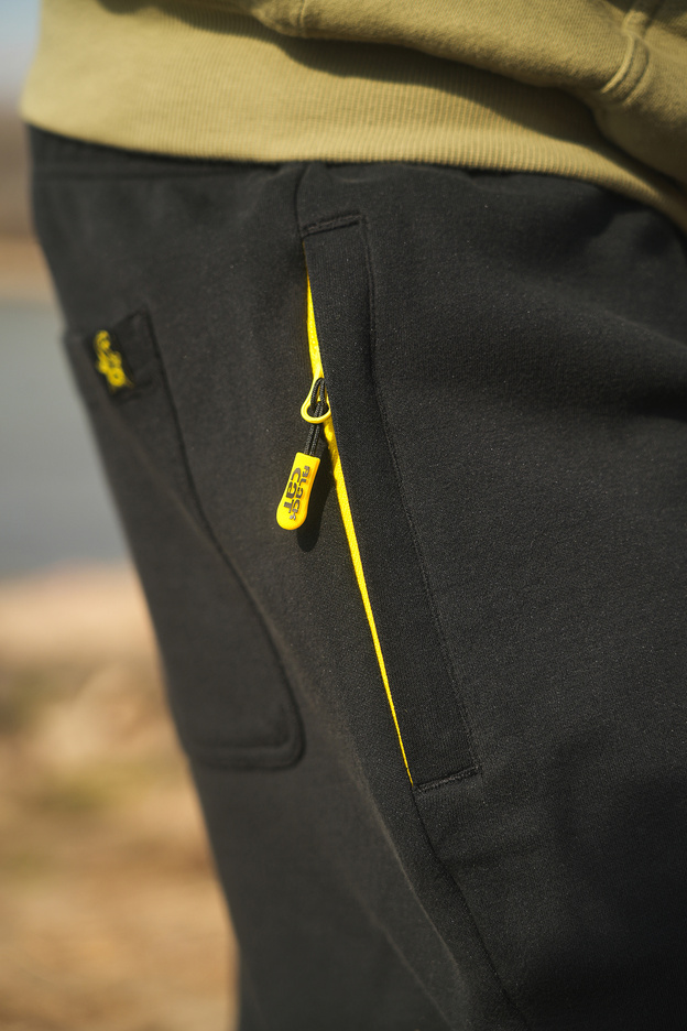 KRÓTKIE SPODENKI BLACK CAT BLACK JOGGERS SHORTS