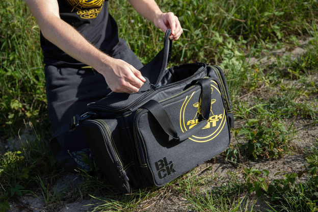 TORBA WĘDKARSKA BLACK CAT BLCK MEDIUM 50x28x30 cm