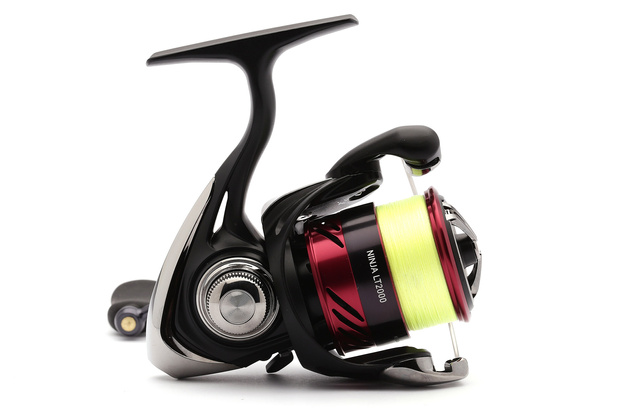KOŁOWROTEK Z PLECIONKĄ 0,13mm - DAIWA 23 NINJA LT 2000