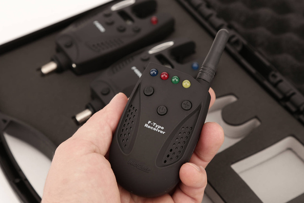 ZESTAW SYGNALIZATORÓW Z CENTRALKĄ CORMORAN F-4000 2+1