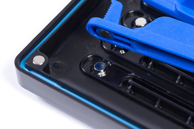 PUDEŁKO NA PRZYPONY PRESTON MAG STORE Z DRABINKAMI 38cm