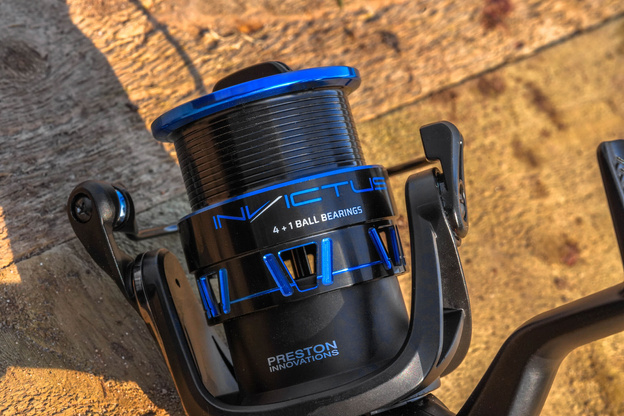 KOŁOWROTEK PRESTON INVICTUS 320